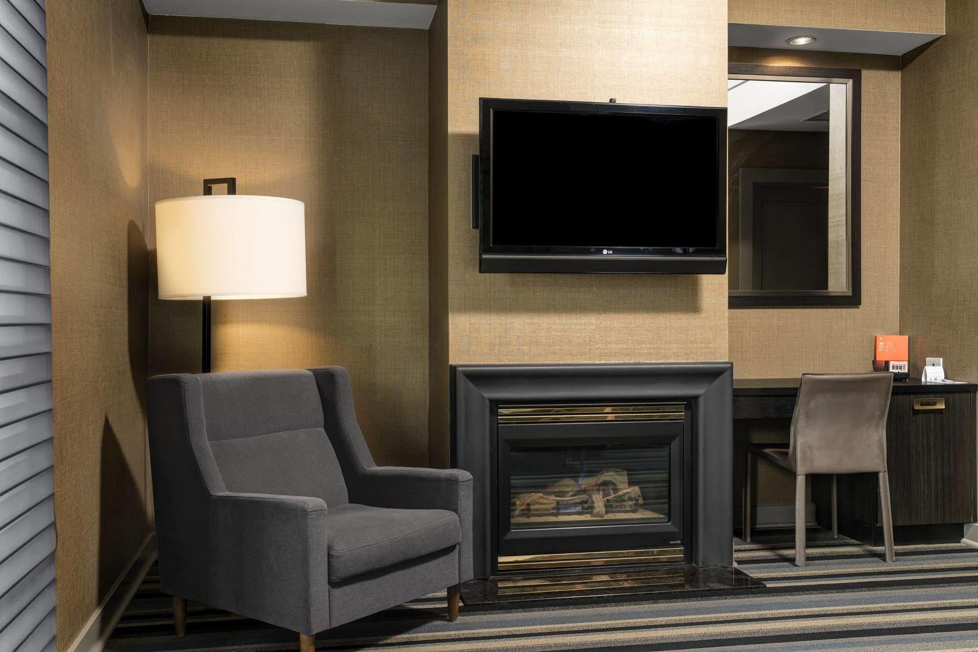 Hotel Arts Kensington YYC Exteriör bild