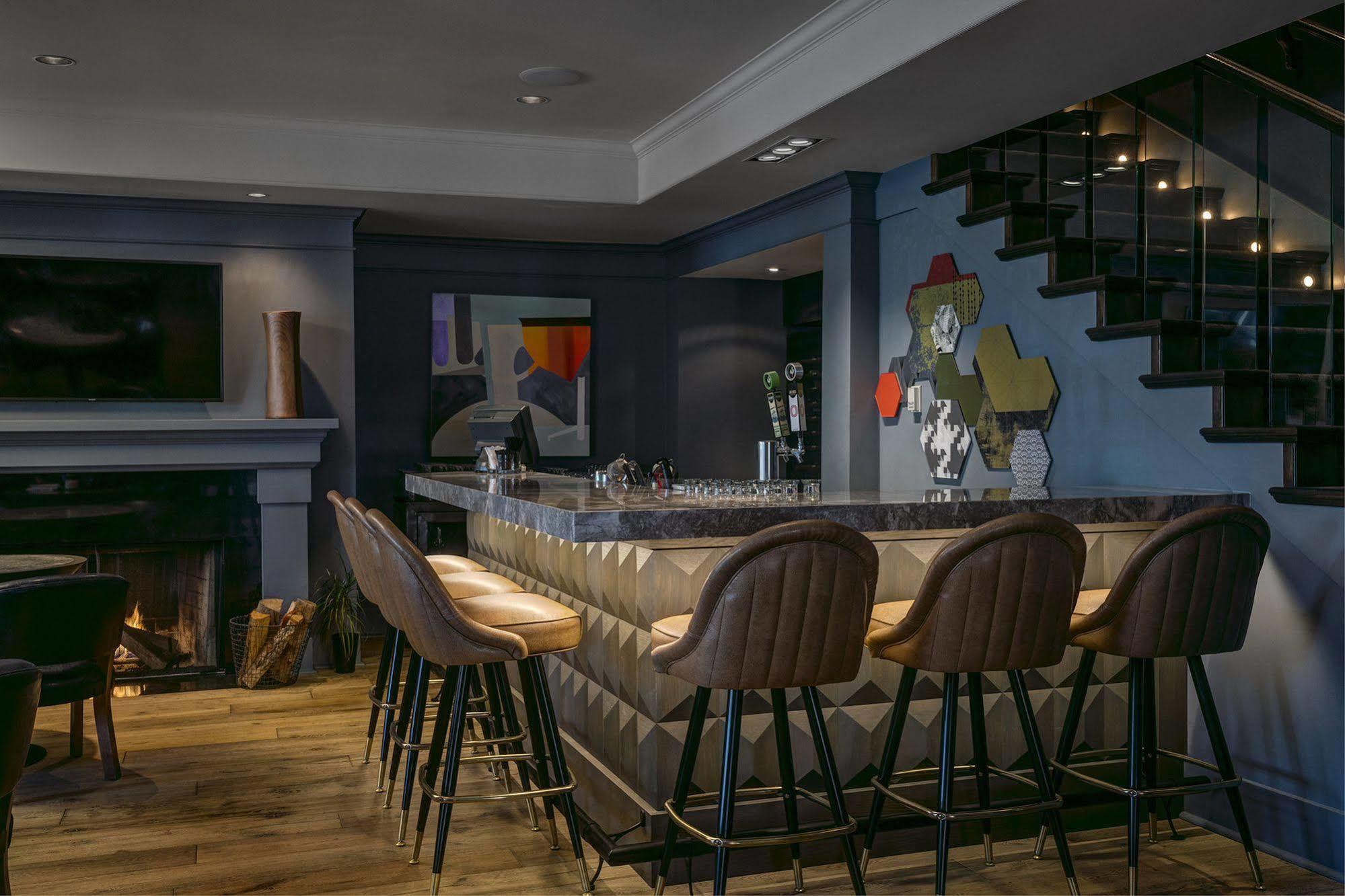 Hotel Arts Kensington YYC Exteriör bild